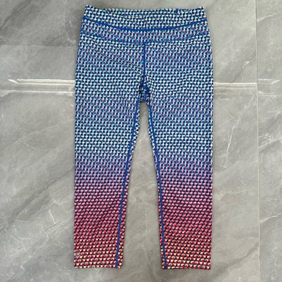 Women’s Athleta Vivid Sonar Ombre Capri Workout Athletic Leggings Size Medium - Picture 3 of 16